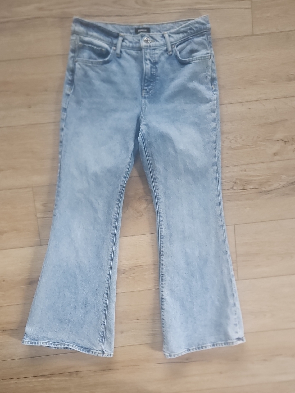 Express 70's Flare Mid Rise Light Wash Flare Jeans 8 Short